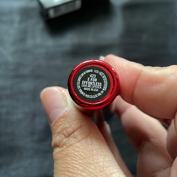 MAC Love me lipstick - E for effortless - Picture 4 of 7